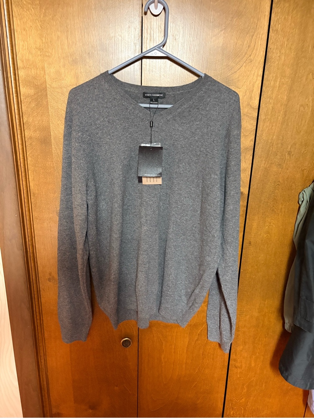 State Men's Gray V-Neck Cashmere Sweater